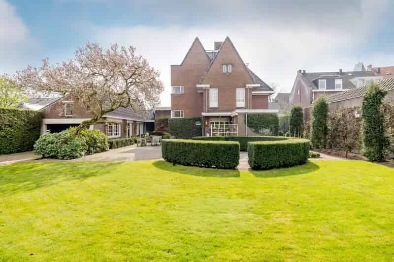 Jaren 30 Huis Gilze 7 Slaapkamers Grote Tuin Garage
