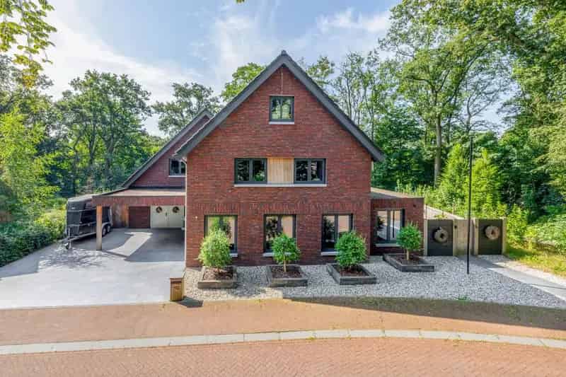Luxe Villa met Zwembad nabij Venlo