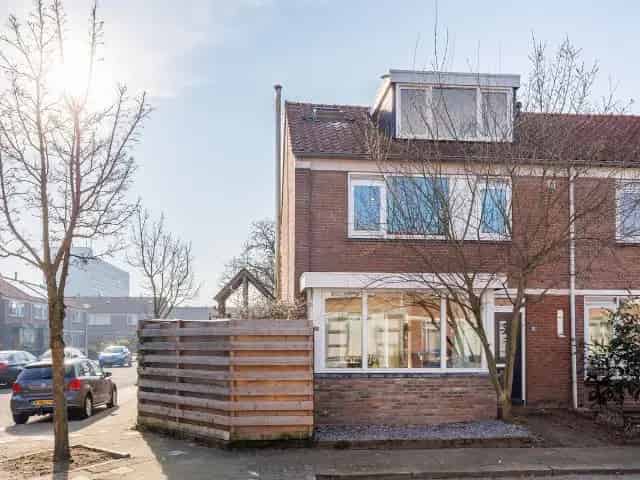 Ruime Hoekwoning Nijmegen Neerbosch Oost Gerenoveerd 112m2