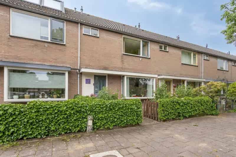 Gezinswoning Huizen 4 slaapkamers  zonnige tuin 10 zonnepanelen