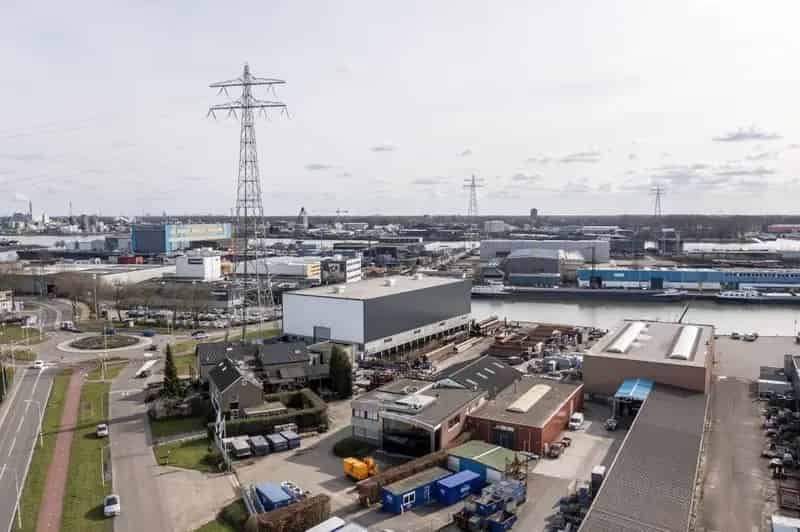 Bedrijfshal Papendrecht te huur 826m² kantoor 294m² bedrijfsruimte