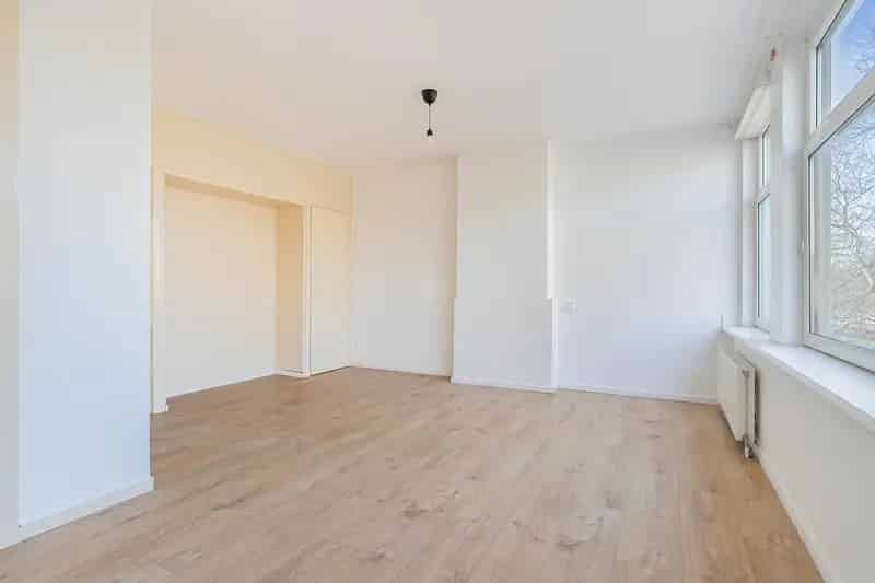 Ruim 3 Kamer Appartement Rotterdam Zuidplein Nabij