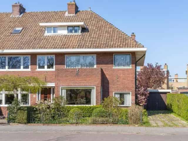 Jaren 30 Hoekhuis Oegstgeest 5 Slaapkamers Garage Tuin
