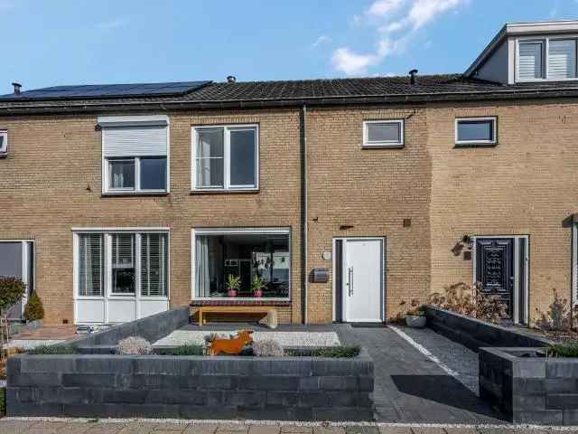 Tussenwoning Doornenburg 3 slaapkamers luxe keuken tuin