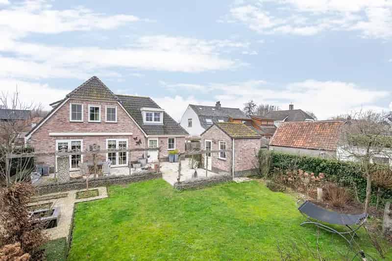 Villa te koop Moerdijk 5 slaapkamers grote tuin levensloopbestendig