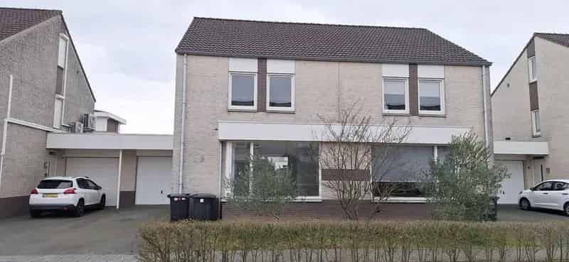 Modern Halfvrijstaand Huis Brunssum 3 Slaapkamers Garage Tuin