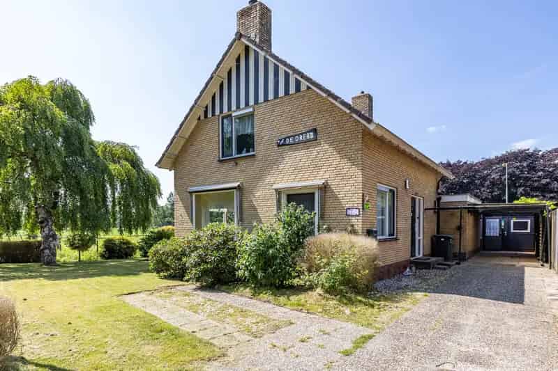 Ruime gezinswoning in Kornhorn met werkplaats en fraai uitzicht