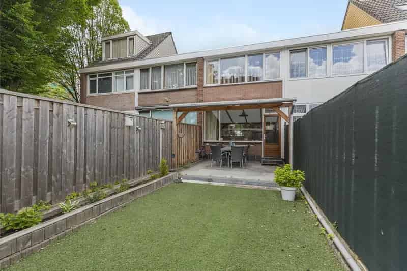 Tussenwoning Lombardijen 2 slaapkamers tuin garagebox