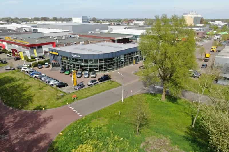 Bedrijfshal met showroom werkplaats en kantoor te koop of te huur Sneek