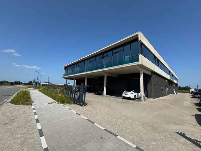 Bedrijfshal Mijdrecht te huur 150m2 Kantoor Showroom