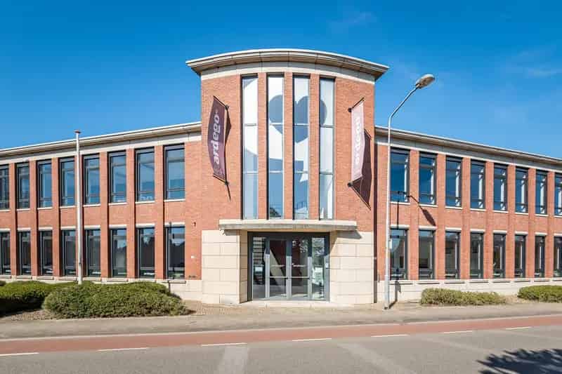 Bedrijfshal te huur Dinxperlo 1930m² Kantoor 625m²