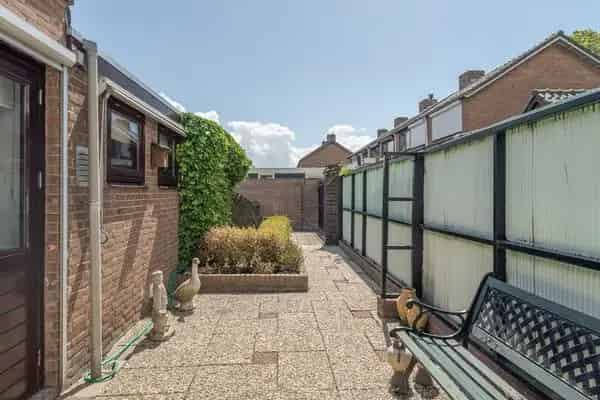 Tussenwoning Krabbendijke Diepe Tuin Berging 3 Slaapkamers