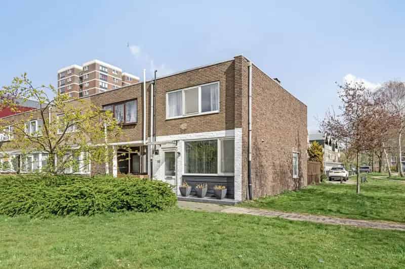Ruime Hoekwoning Zaandam 3 slaapkamers (mogelijk 5) Zonnige Tuin