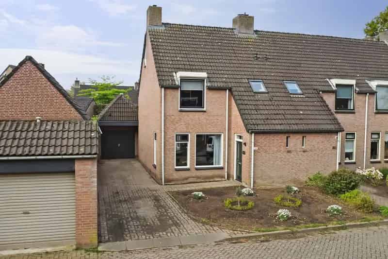 Ruime Hoekwoning 4 Slaapkamers Grote Garage Eersel
