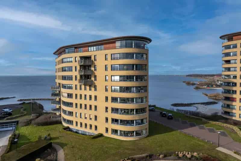 Appartement te koop Almere Poort 185m2  2 parkeerplaatsen privé strand