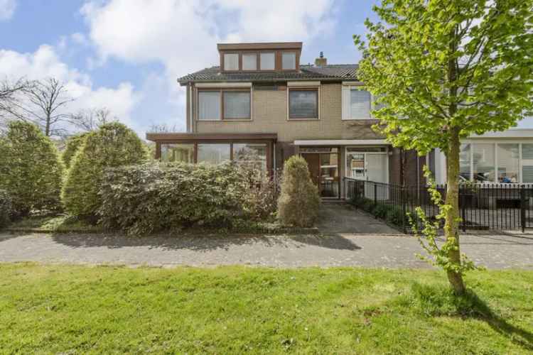 Ruime 2-onder-1-kapwoning te koop in Spakenburg
