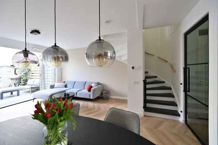 Moderne 4 Slaapkamers Tussenwoning Huizen