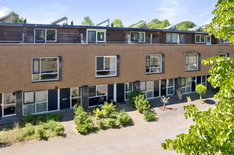 Huis te koop Deventer Leonard Springerlaan - 4 slaapkamers, moderne keuken en badkamer