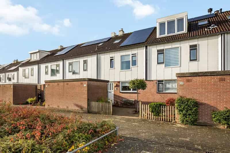 Huis te Koop Hoofddorp: Ruime Eengezinswoning 3 Slaapkamers Zonnepanelen