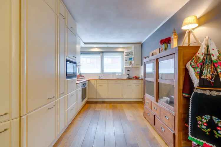 Huis te koop Bunschoten Spakenburg Ruime gezinswoning 4 slaapkamers