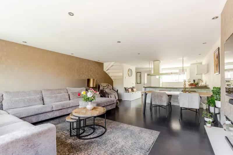 Ruime Tussenwoning 5 Slaapkamers Overbos 125m²
