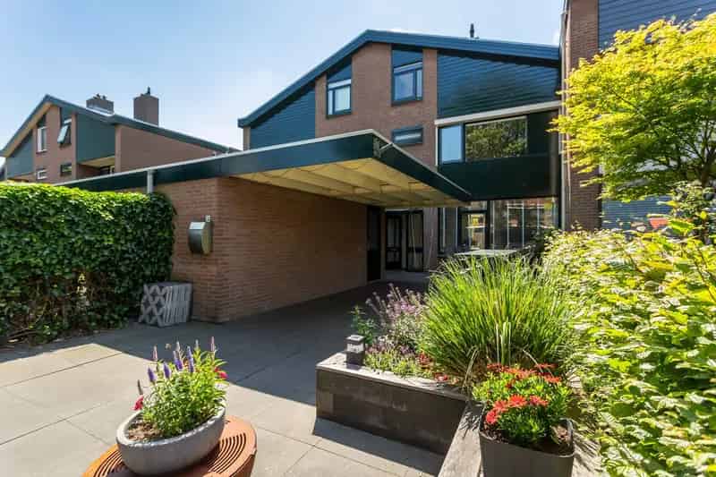 Huis te koop Bergschenhoek 5 slaapkamers tuin carport