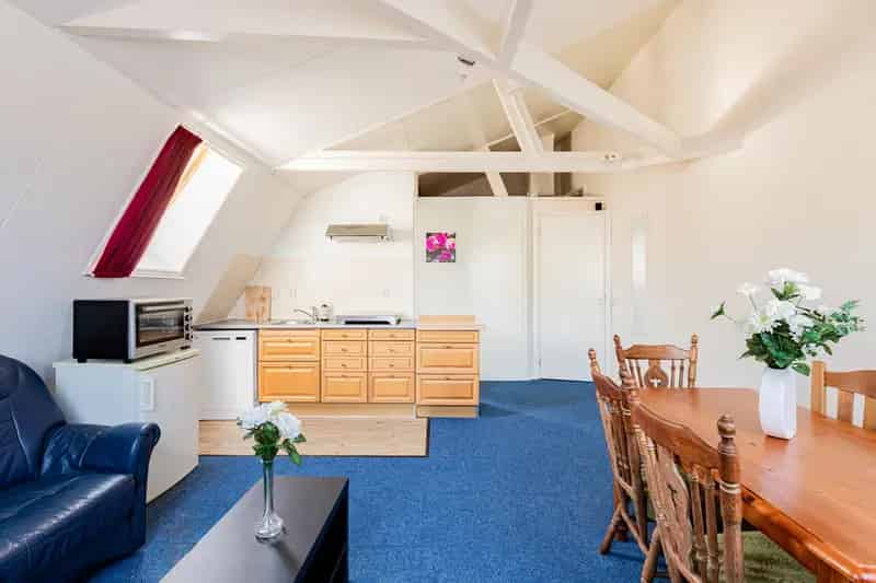 Gasloos appartement B&B stijl - Dubbele keuken badkamer balkon parkeerplaats