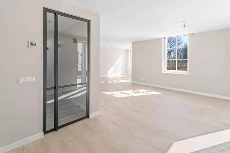 Moderne woning met kangoeroewoning en praktijkruimte