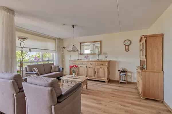 3-kamer appartement 's-Gravenland ruim balkon zuidwesten