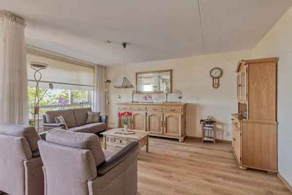 3-kamer appartement 's-Gravenland ruim balkon zuidwesten