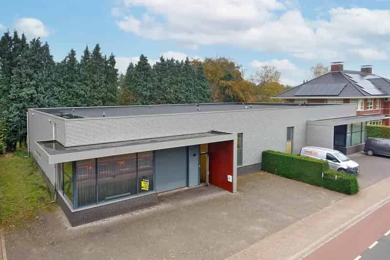 Bedrijfshal te Huur Wierden 355m² Kantoorruimte Parkeergelegenheid