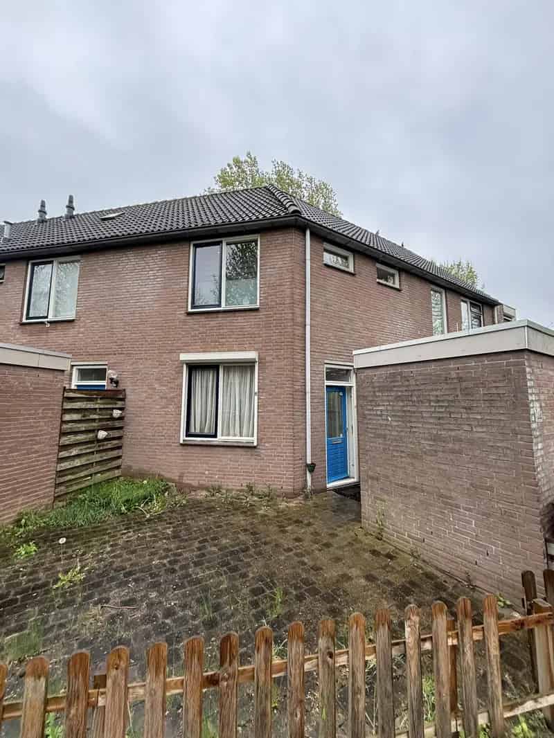 Venlosingel 144: Ruime woning nabij openbaar vervoer