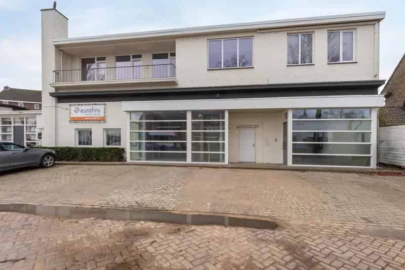 Luxe appartement Sittard nabij station met patio