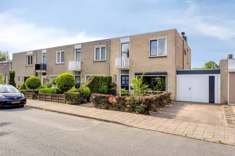 Ruime gezinswoning Budel 3 slaapkamers garage overdekt terras energielabel B