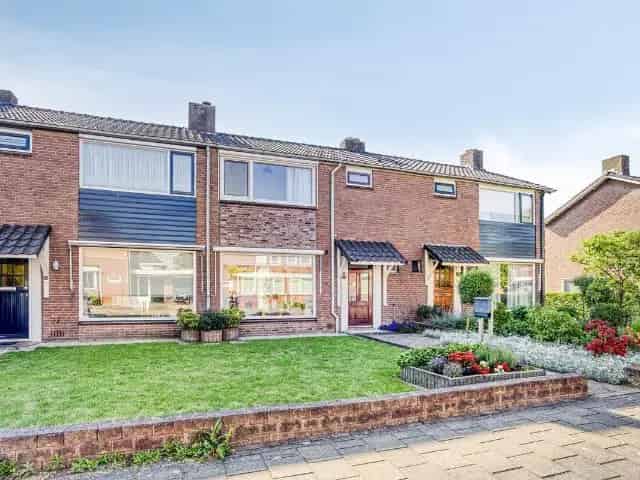 Eengezinswoning Elden Arnhem: Instapklaar met Ruime Tuin