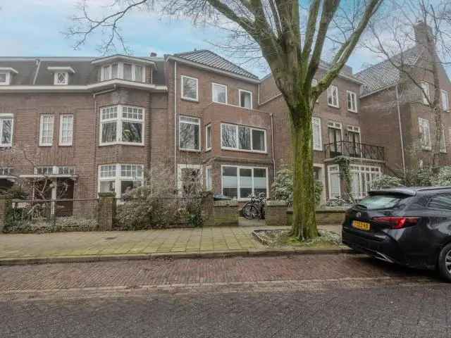 Nijmegen Oost: Gerenoveerde Bovenwoning 4 slaapkamers 125m2