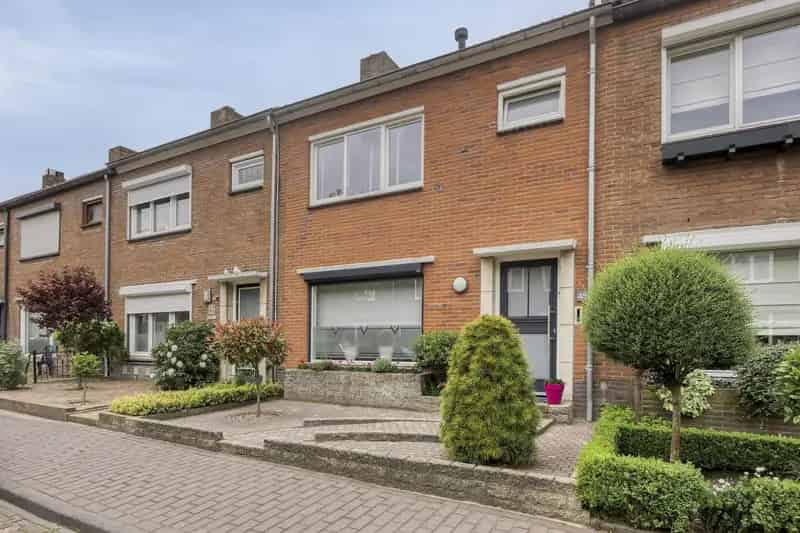 Tussenwoning Kerkrade 3 slaapkamers luxe keuken tuin