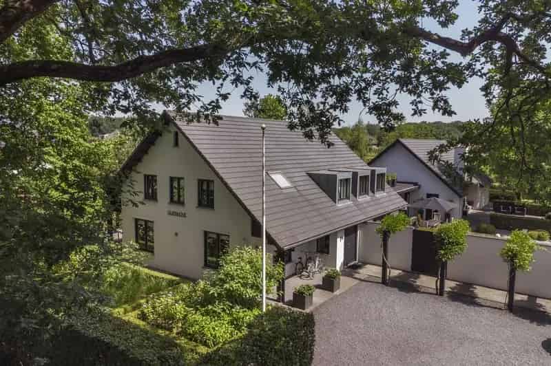 Luxe Villa te koop in Ulvenhout 534m2  Grote Tuin  3 Garages
