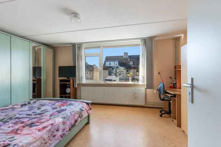 Tussenwoning 5 slaapkamers Hoogvliet Rotterdam