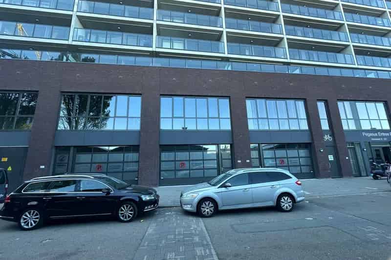 Bedrijfshal te Huur Den Haag Binckhorst 85m2 plus 44.6m2