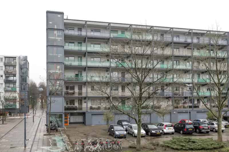 Woning in groene omgeving nabij winkels en uitvalswegen