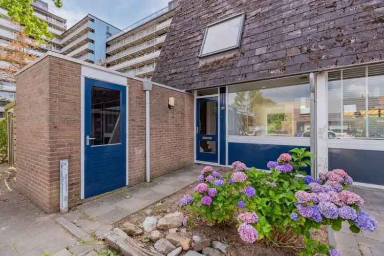 Ruime gemoderniseerde hoekwoning met tuin te huur