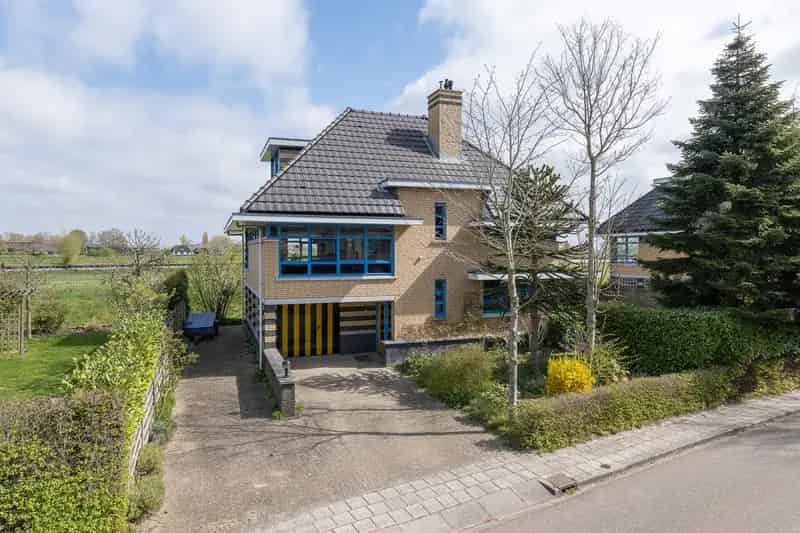 Huis te koop Baarn: Ruime villa aan de Eem