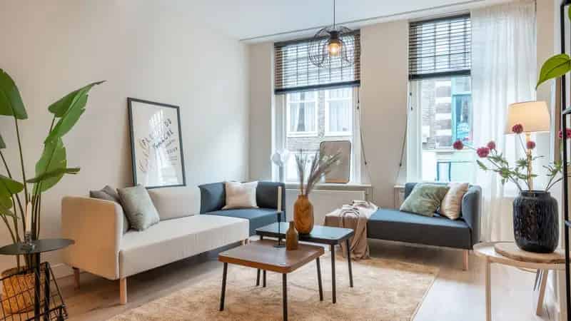 Appartement Leiden Haarlemmerstraat: Monumentaal Dubbel Bovenhuis 71m²