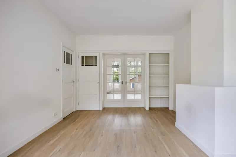 Jaren 30 woning Hillegersberg: Ruime woonkamer, moderne keuken, tuin