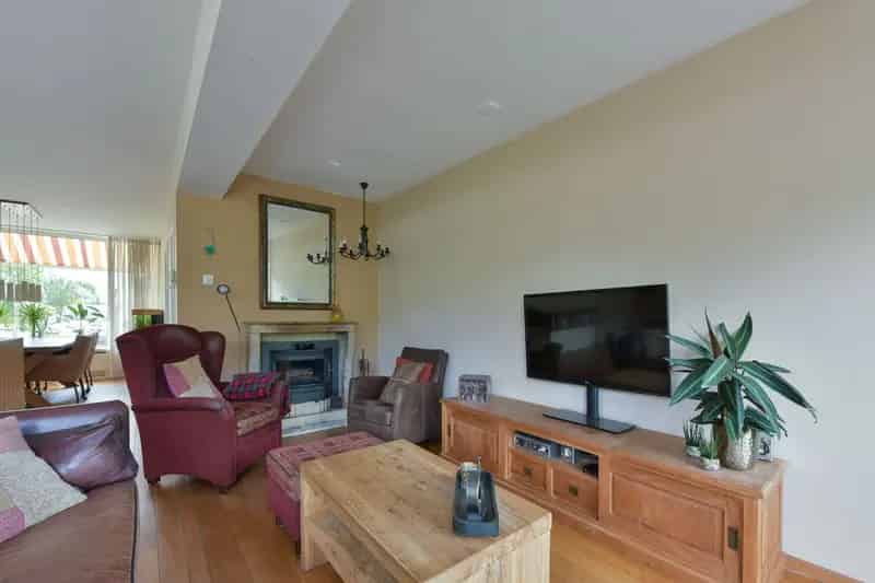Huis te koop Uithoorn: Ruime hoekwoning 5 slaapkamers, tuin en garage