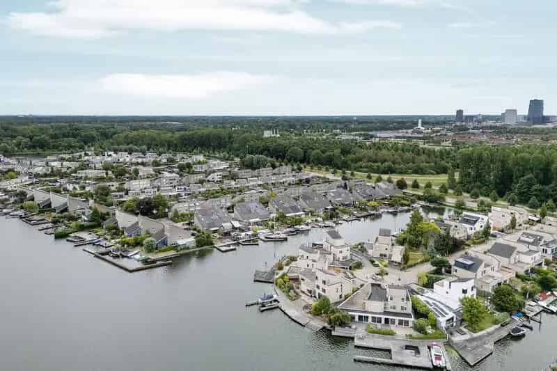 Huis te koop Almere: Luxe villa aan het water met aanlegsteiger