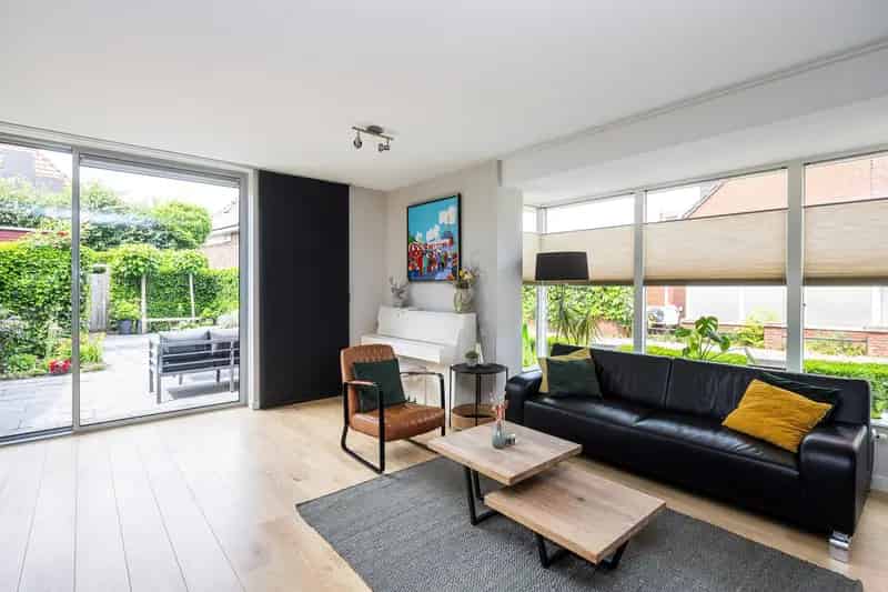 Ruime Hoekwoning Stadshagen: Sfeervolle Erker en Grote Tuin