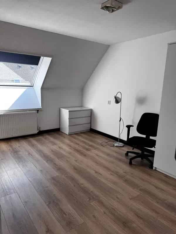 Ruime Tussenwoning Zwaag 3 Slaapkamers Gerenoveerd
