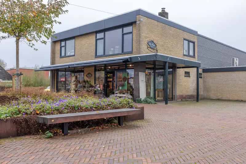 Winkel te Huur Surhuisterveen 137m2 Centrum Detailhandel Kantoor